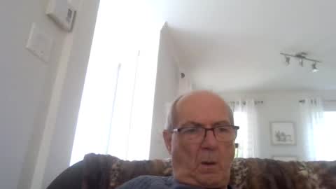 Snapshot of bernard1102 chatting on July 4, 1:17 pm bernard1102 online show from July 4, 1:17 pm