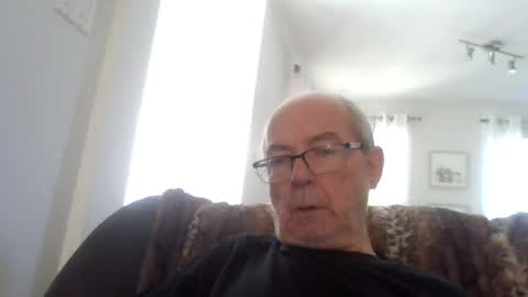 Snapshot of bernard1102 chatting on July 7, 1:04 pm bernard1102 online show from July 7, 1:04 pm