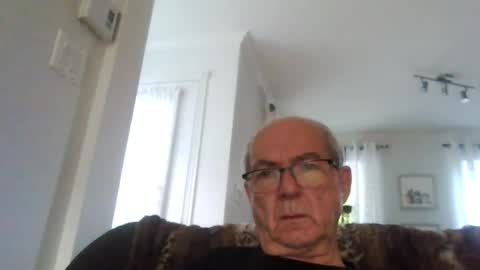 Snapshot of bernard1102 chatting on July 10, 10:40 am bernard1102 online show from July 10, 10:40 am