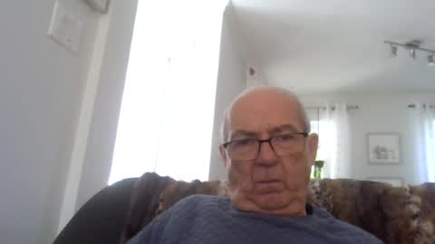 Snapshot of bernard1102 chatting on July 17, 1:40 pm bernard1102 online show from July 17, 1:40 pm