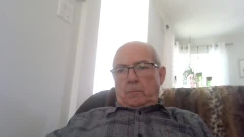Snapshot of bernard1102 chatting on July 18, 1:59 pm bernard1102 online show from July 18, 1:59 pm