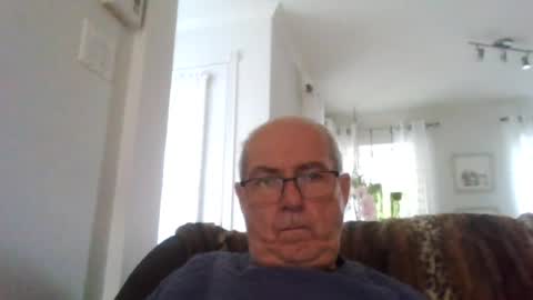 Snapshot of bernard1102 chatting on July 20, 10:29 am bernard1102 online show from July 20, 10:29 am