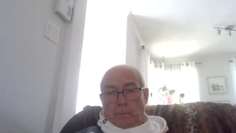 Snapshot of bernard1102 chatting on July 21, 4:42 pm bernard1102 online show from July 21, 4:42 pm