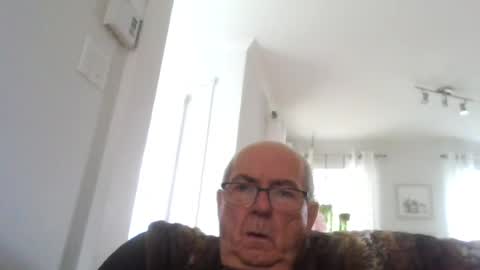 Snapshot of bernard1102 chatting on July 23, 12:14 pm bernard1102 online show from July 23, 12:14 pm