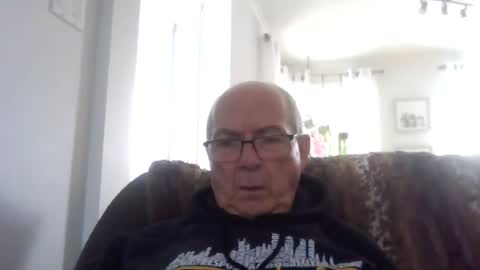 Snapshot of bernard1102 chatting on July 24, 7:23 pm bernard1102 online show from July 24, 7:23 pm