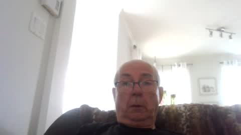Snapshot of bernard1102 chatting on July 25, 4:37 pm bernard1102 online show from July 25, 4:37 pm