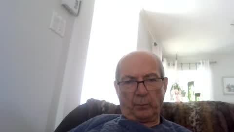 Snapshot of bernard1102 chatting on August 1, 2:38 pm bernard1102 online show from August 1, 2:38 pm