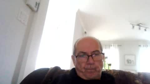 Snapshot of bernard1102 chatting on August 3, 2:22 pm bernard1102 online show from August 3, 2:22 pm