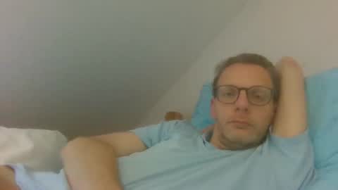 Snapshot of bernie484237 chatting on May 28, 10:23 am Bernie online show from May 28, 10:23 am