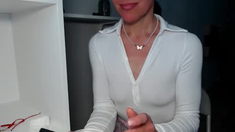 Snapshot of berry2024 chatting on May 5, 5:59 am berry2024 online show from May 5, 5:59 am