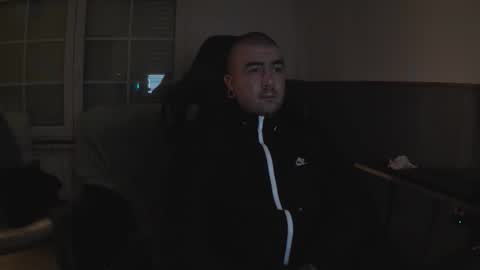 berto3389 online show from December 18, 1:44 am