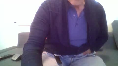 Snapshot of besi620901 chatting on February 27, 3:34 pm besi620901 online show from February 27, 3:34 pm