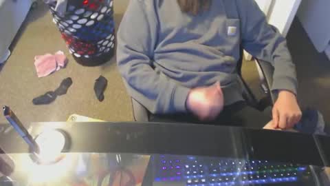 Snapshot of best_kept_secret23 chatting on December 4, 8:39 pm Best Kept Secret23 online show from December 4, 8:39 pm