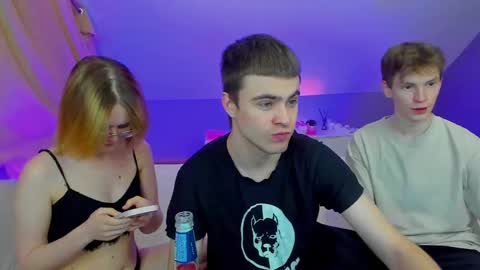 Danny and Kira online show from February 17, 8:47 pm