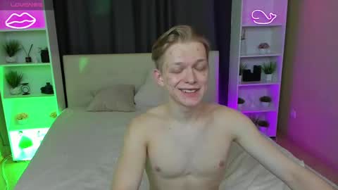 Danny and Kira online show from February 21, 5:31 pm