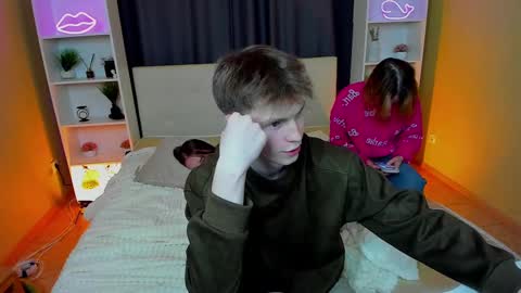 Danny and Kira online show from March 1, 12:39 am