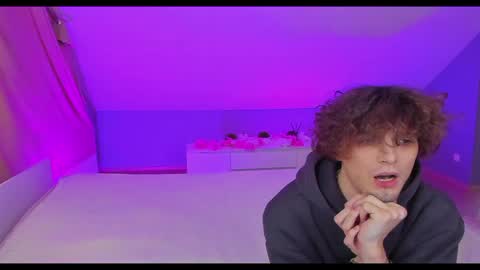 Danny and Kira online show from March 6, 8:08 am