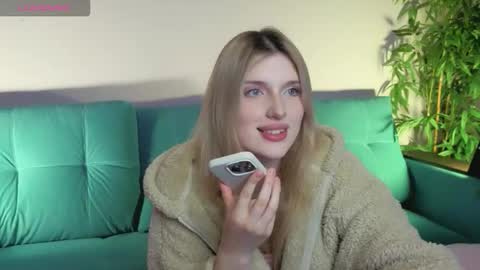 Danny and Kira online show from September 19, 2:51 pm