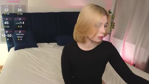 Danny and Kira online show from October 13, 8:31 pm