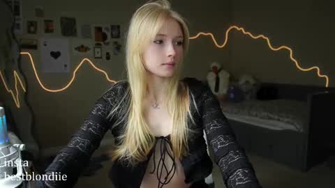 Snapshot of bestblondiiecb chatting on March 2, 5:47 pm Chloe Next stream on Friday online show from March 2, 5:47 pm