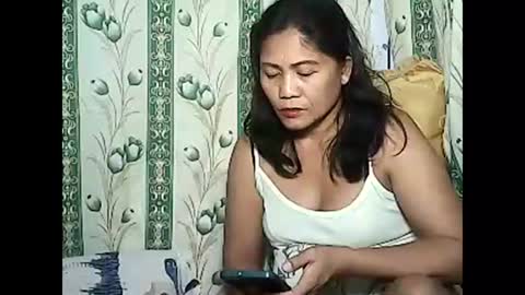 Snapshot of betty_83 chatting on December 11, 11:30 am betty_83 online show from December 11, 11:30 am