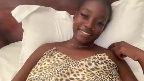 Snapshot of betty_fire_ chatting on June 7, 8:07 am Adah online show from June 7, 8:07 am