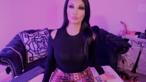 Snapshot of bettybishop chatting on February 16, 2:31 am NatashaxoBangs online show from February 16, 2:31 am