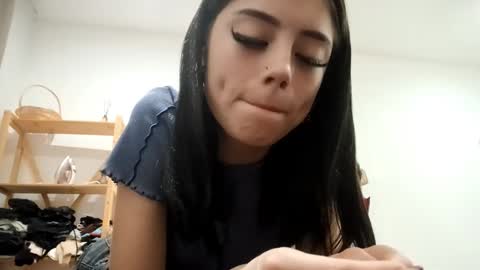 Snapshot of bettyshroyer chatting on November 3, 5:14 pm Emma online show from November 3, 5:14 pm