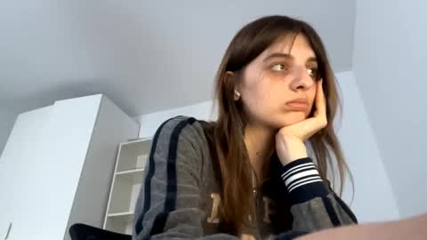 Snapshot of beulahweikert chatting on May 3, 4:46 pm Lina online show from May 3, 4:46 pm
