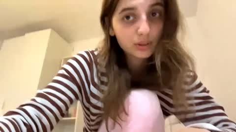 Snapshot of beulahweikert chatting on May 24, 5:51 pm Lina online show from May 24, 5:51 pm