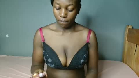 Snapshot of beverly_bay chatting on May 10, 10:15 pm beverly online show from May 10, 10:15 pm
