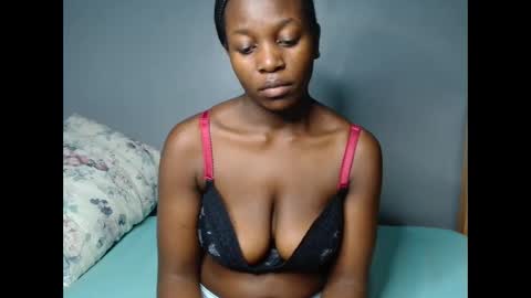 Snapshot of beverly_bay chatting on May 25, 8:37 pm beverly online show from May 25, 8:37 pm