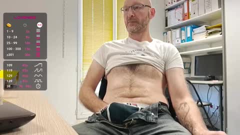 My name is David and if you like public exhibitions you wont be disappointed with me LoL - My favorite vibes is 44  online show from January 16, 9:02 am