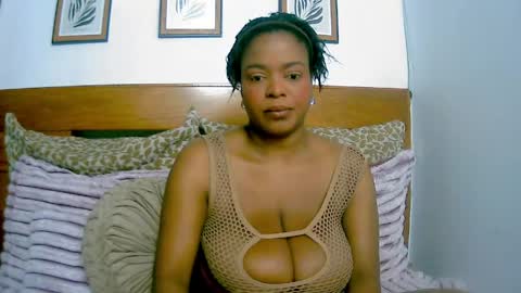 Snapshot of bianca_ebony chatting on June 6, 10:47 pm bianca ebony online show from June 6, 10:47 pm