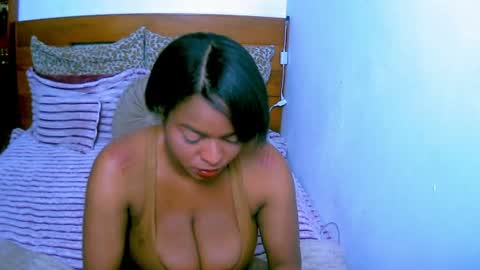 Snapshot of bianca_ebony chatting on June 17, 4:48 am bianca ebony online show from June 17, 4:48 am