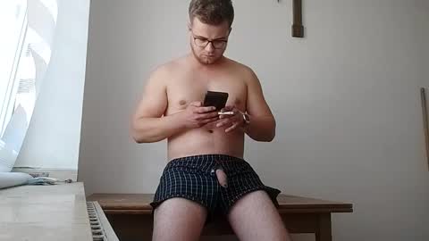 Snapshot of biboynr98 chatting on September 28, 12:10 pm biboynr98 online show from September 28, 12:10 pm