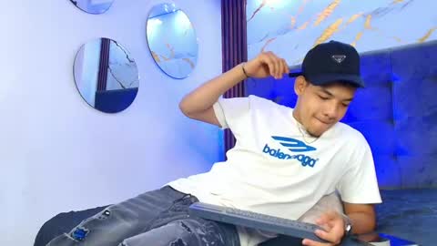Snapshot of bick_jhonn chatting on May 28, 7:22 pm Bick Khonn online show from May 28, 7:22 pm