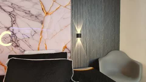 Tell me Sophia  online show from April 15, 8:20 pm