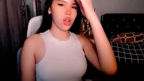 Snapshot of bigassslutdoll chatting on February 22, 4:05 pm Mia online show from February 22, 4:05 pm