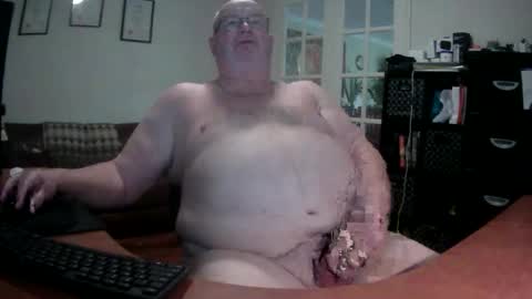 Snapshot of bigaussie5 chatting on April 24, 7:00 am Bigaussie online show from April 24, 7:00 am