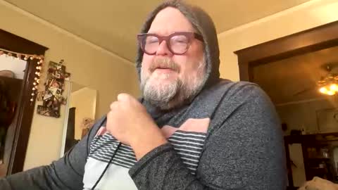 Snapshot of bigbearlittlebear2 chatting on November 16, 7:41 pm Bear Woods online show from November 16, 7:41 pm