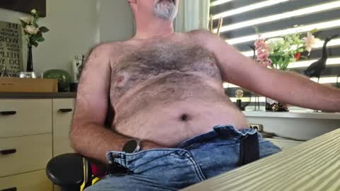 Snapshot of bigbibear88 chatting on June 30, 9:54 am bigbibear88 online show from June 30, 9:54 am