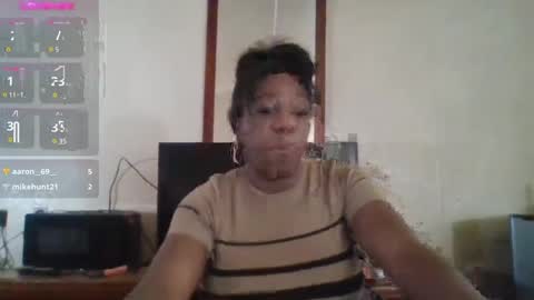 Snapshot of bigboobs_bouncin chatting on December 27, 8:35 am Ashley online show from December 27, 8:35 am