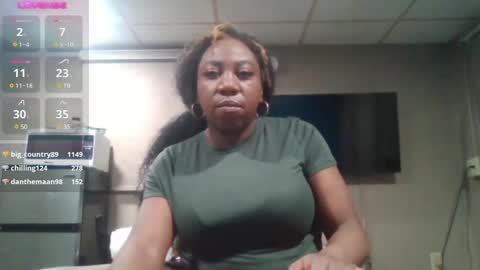 Snapshot of bigboobs_bouncin chatting on March 3, 9:11 am Ashley online show from March 3, 9:11 am