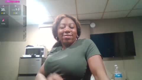 Snapshot of bigboobs_bouncin chatting on March 4, 2:06 am Ashley online show from March 4, 2:06 am