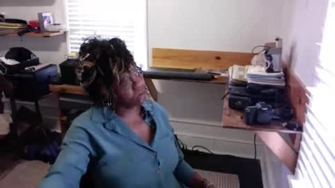 Snapshot of bigboobs_bouncin chatting on April 6, 7:59 pm Ashley online show from April 6, 7:59 pm