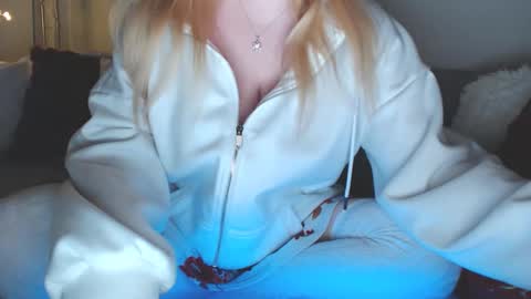 bigboobs_cutie online show from December 2, 10:23 pm