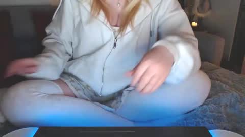 bigboobs_cutie online show from December 29, 10:14 pm