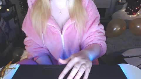 bigboobs_cutie online show from January 1, 10:35 pm
