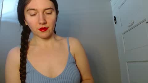 Isabella online show from February 5, 6:01 pm